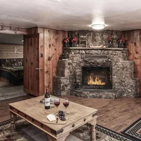 Coyote Cabin - Private Hot Tub - Upper Canyon